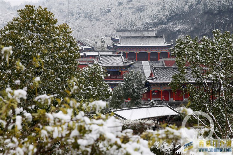 重庆黔江：雪映城市大峡谷(图3)