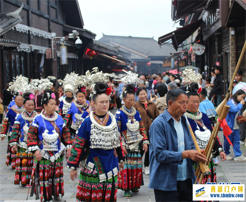 贵州丹寨：“五一”旅游热(图1)